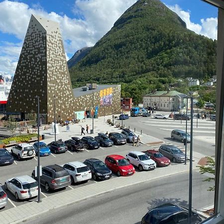 Andalsnes Sentrum Apartment No1 Zewnętrze zdjęcie