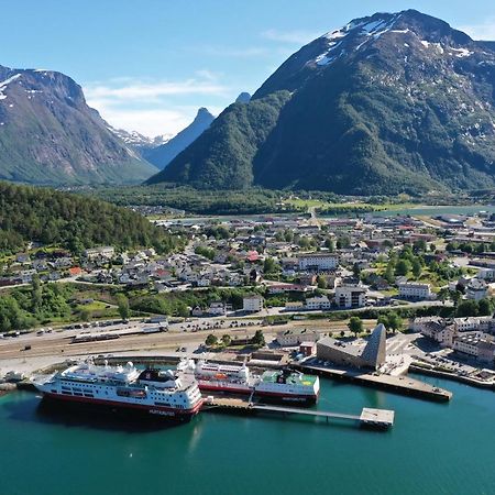 Andalsnes Sentrum Apartment No1 Zewnętrze zdjęcie